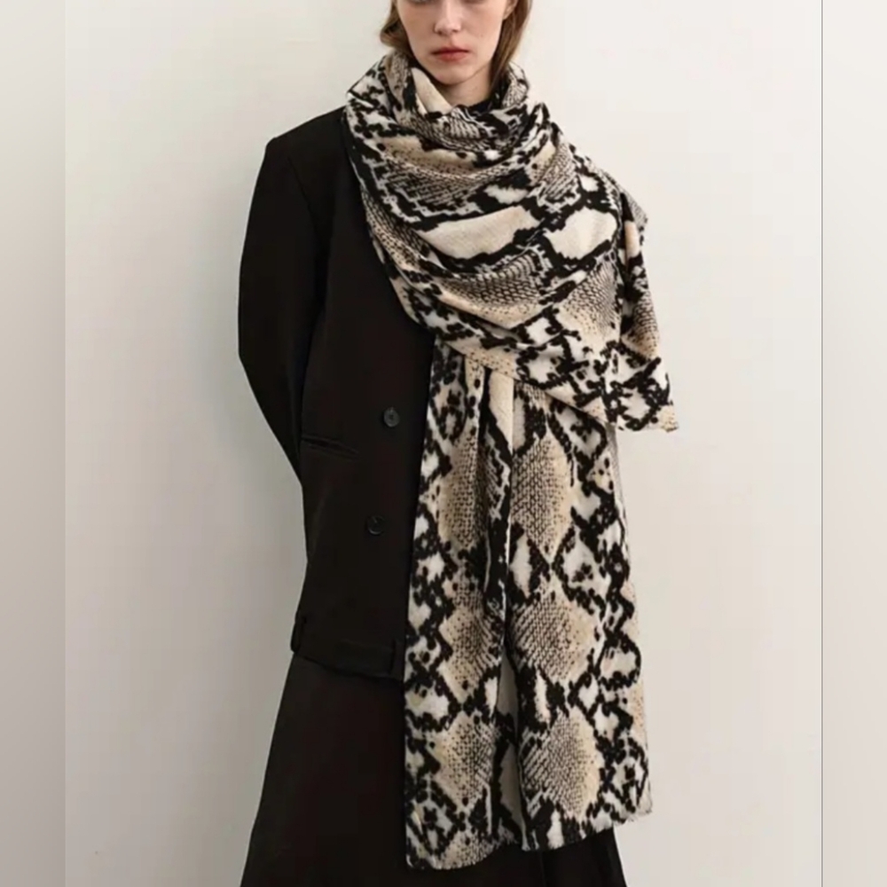 Snake print fringe hem scarf